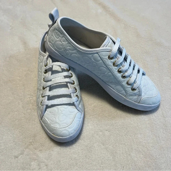 Guess women’s size 6 M white sneakers - Picture 1 of 6